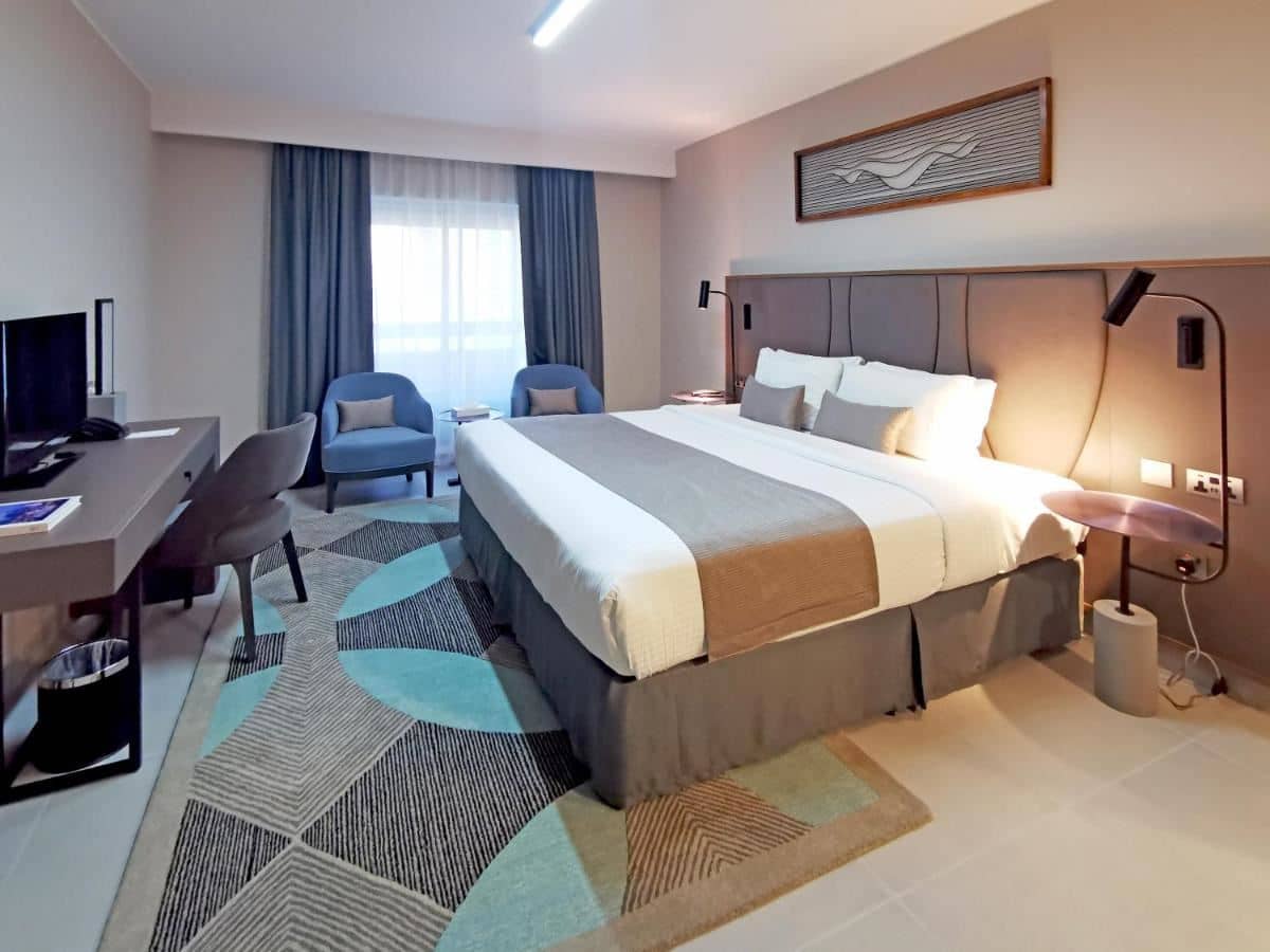 rooms-standard-lagoon-view--deluxe-king-or-twin-lagoonpool-view