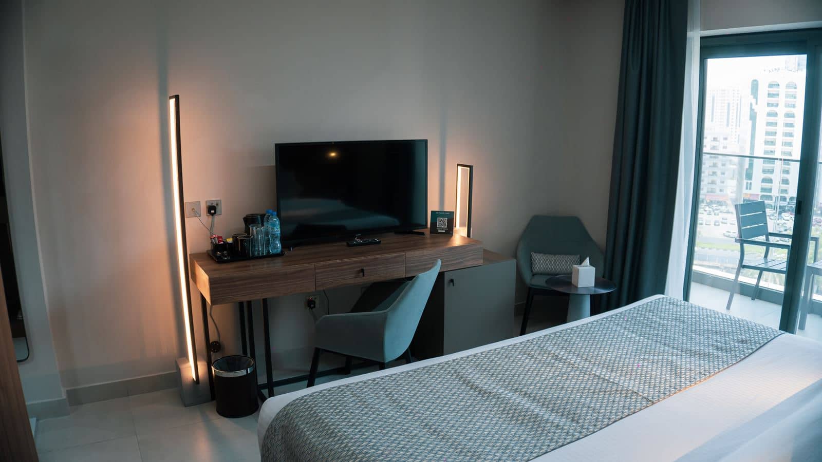 rooms-standard-city-view-deluxe-king-or-twin-bedroom