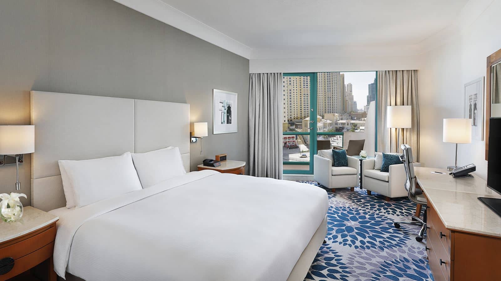 rooms-deluxe-walk-view-room