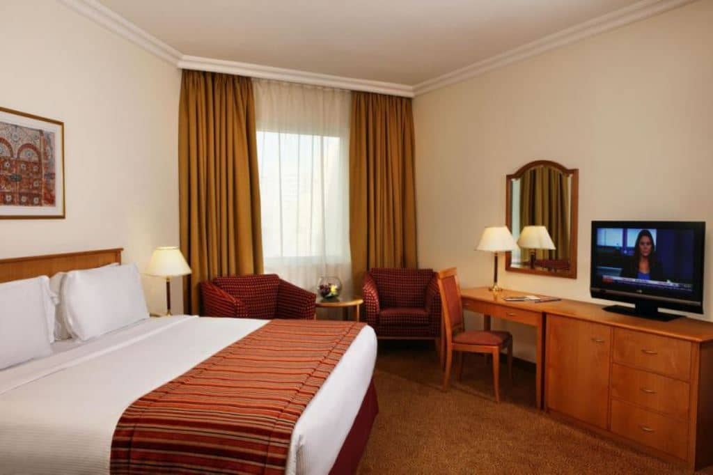 rooms-classic-room
