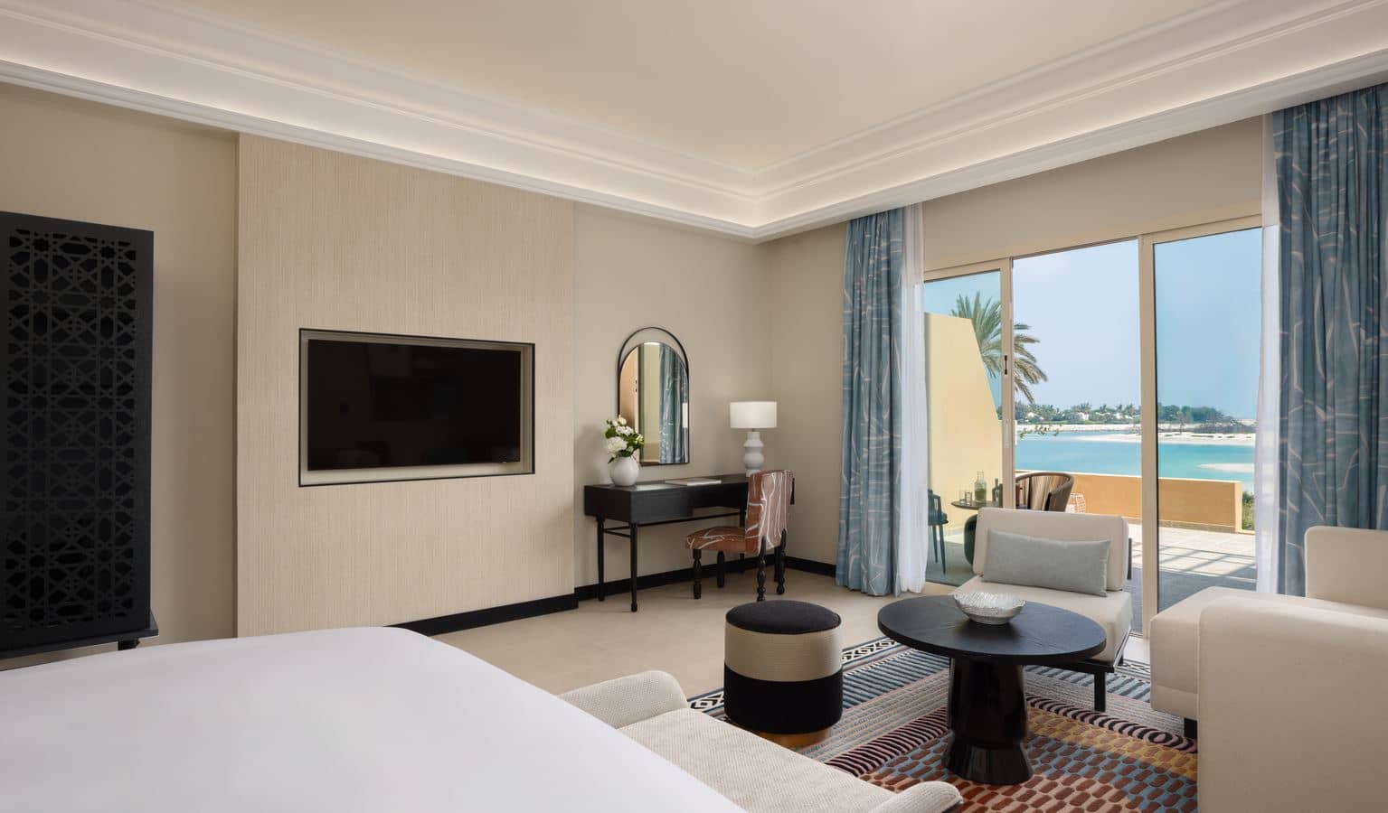rooms-superior-room-king-bed-sea-view