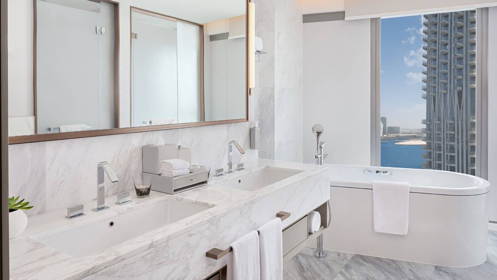 rooms-skyline-suite-creek-view