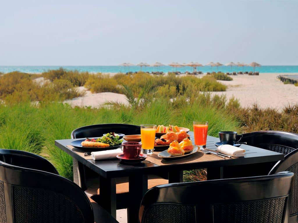 restaurants-room-service