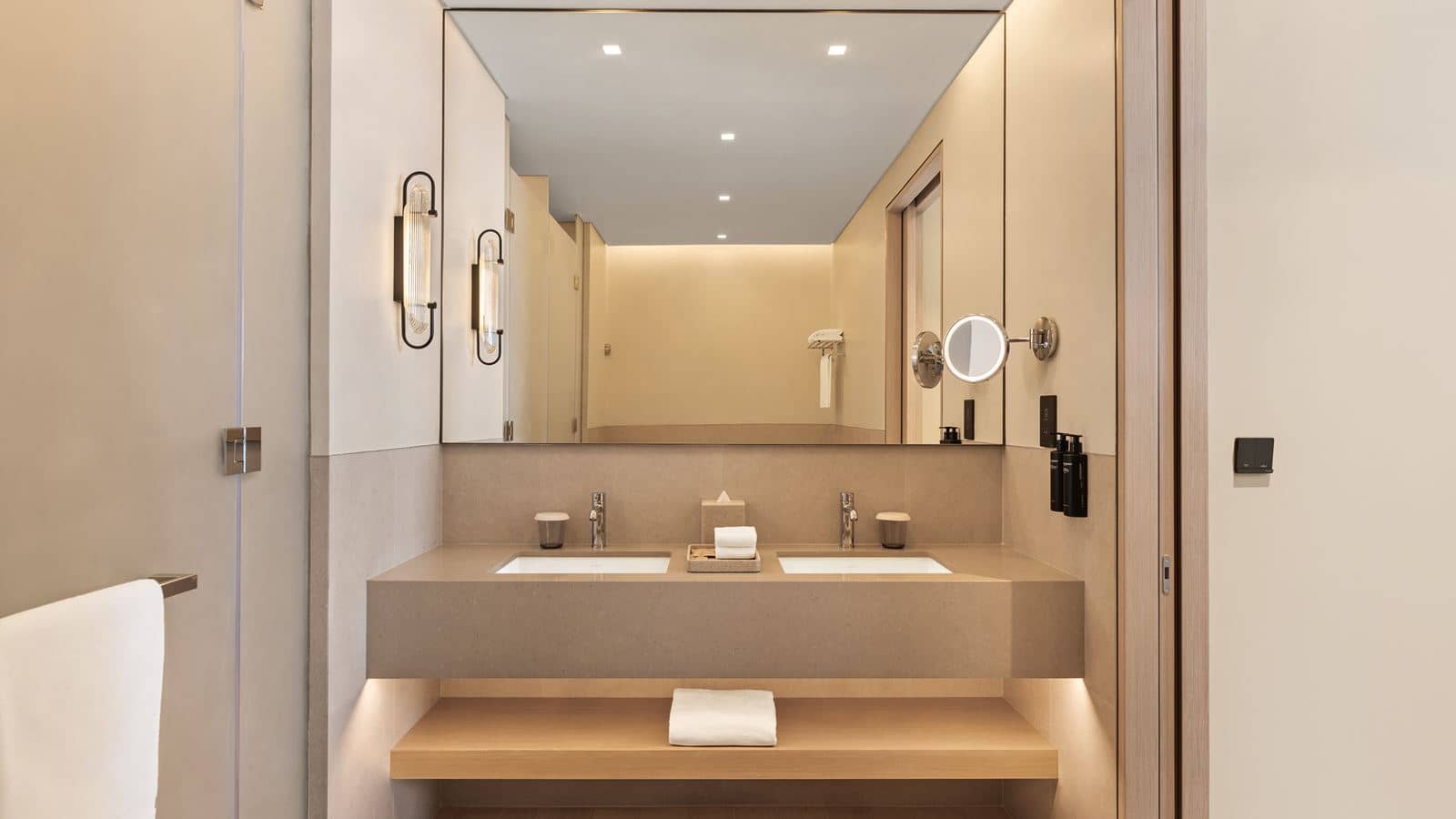 rooms-premier-suite-city-view