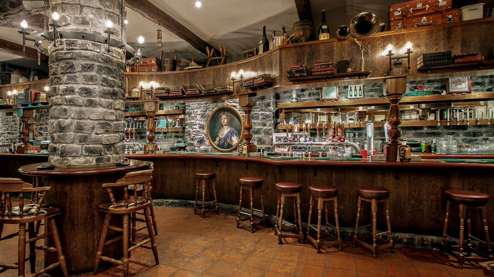 bars-neil-gwyne-english-pub