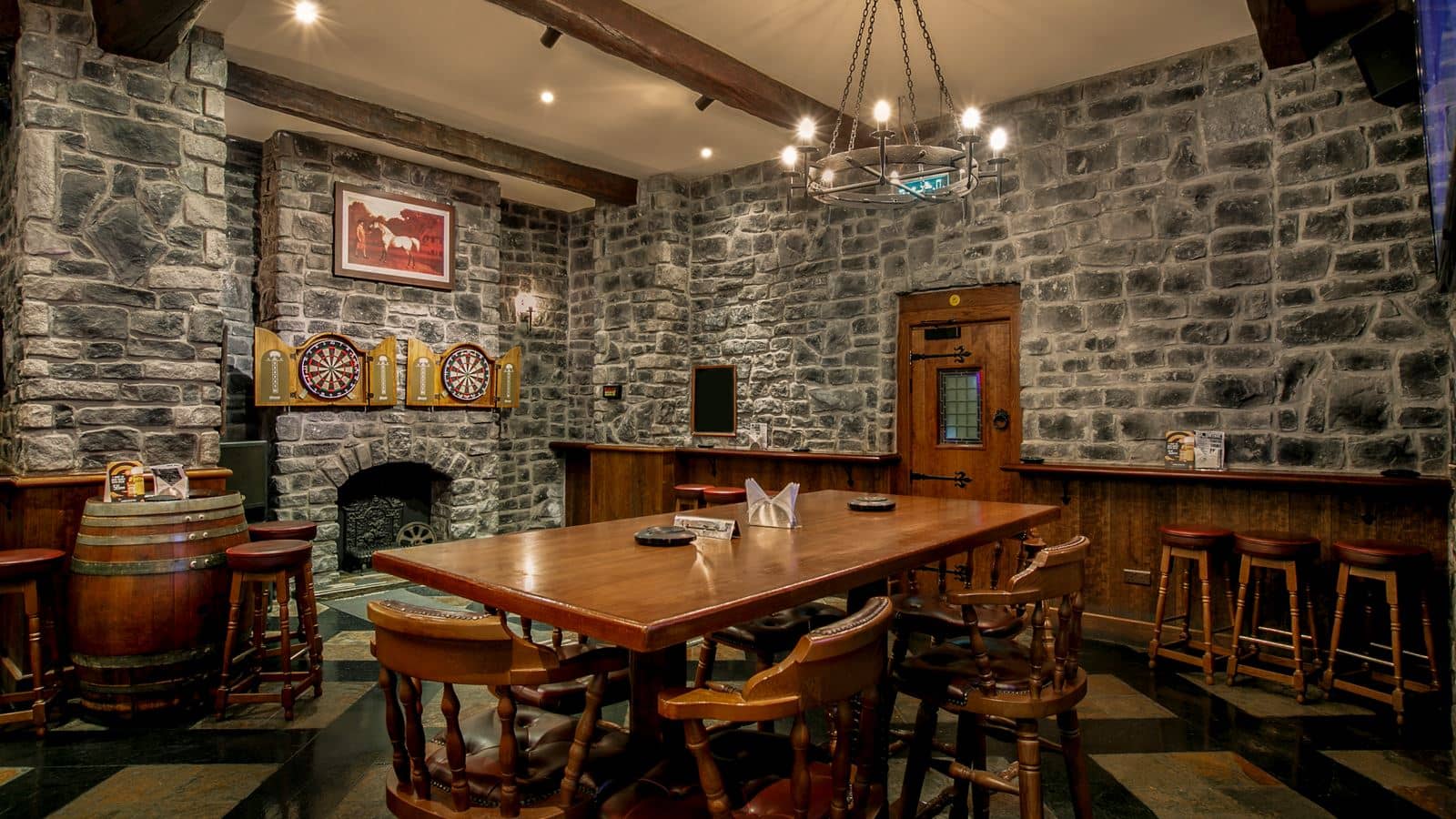 bars-neil-gwyne-english-pub