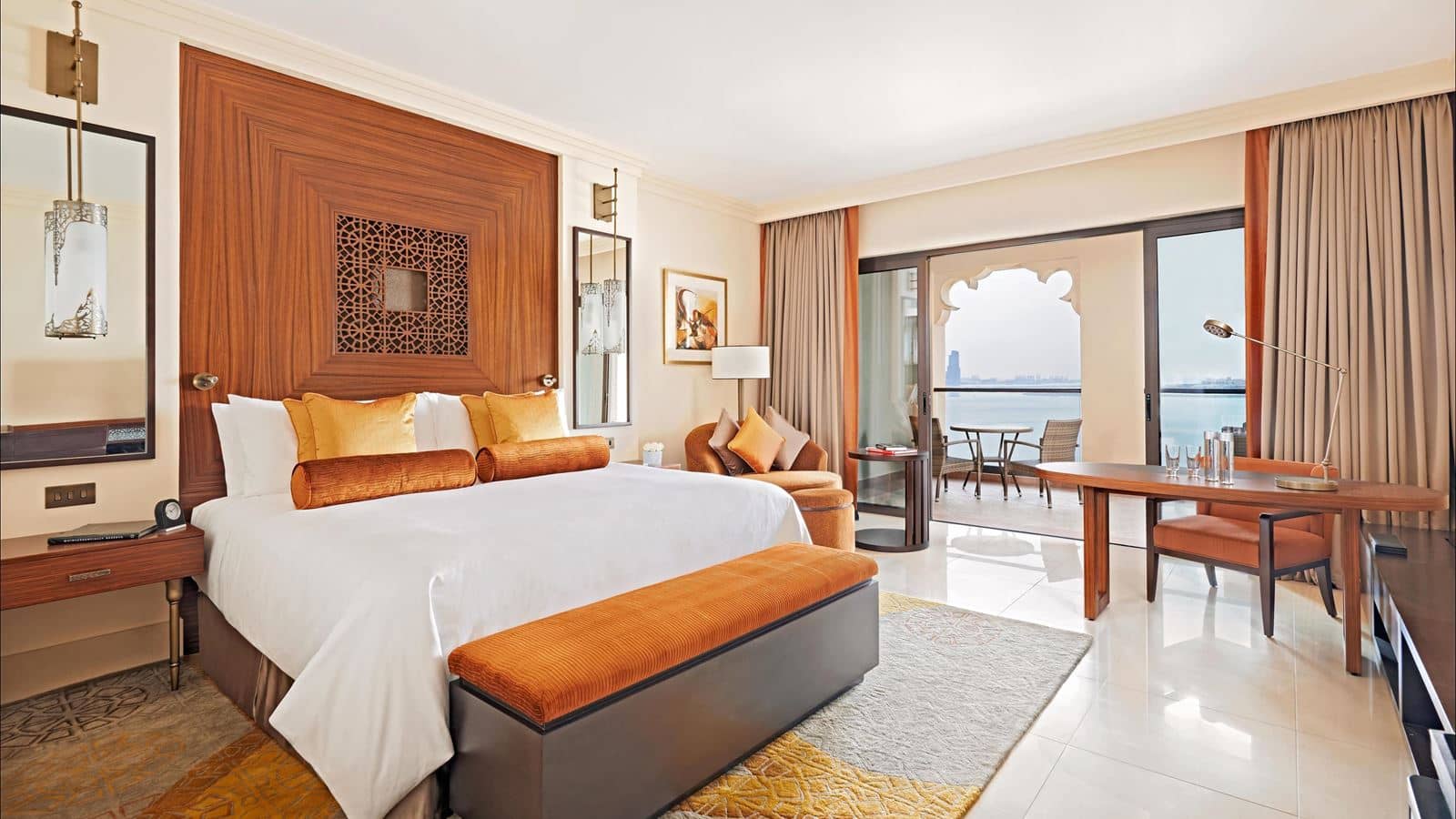 rooms-grand-family-heritage-room-city-view