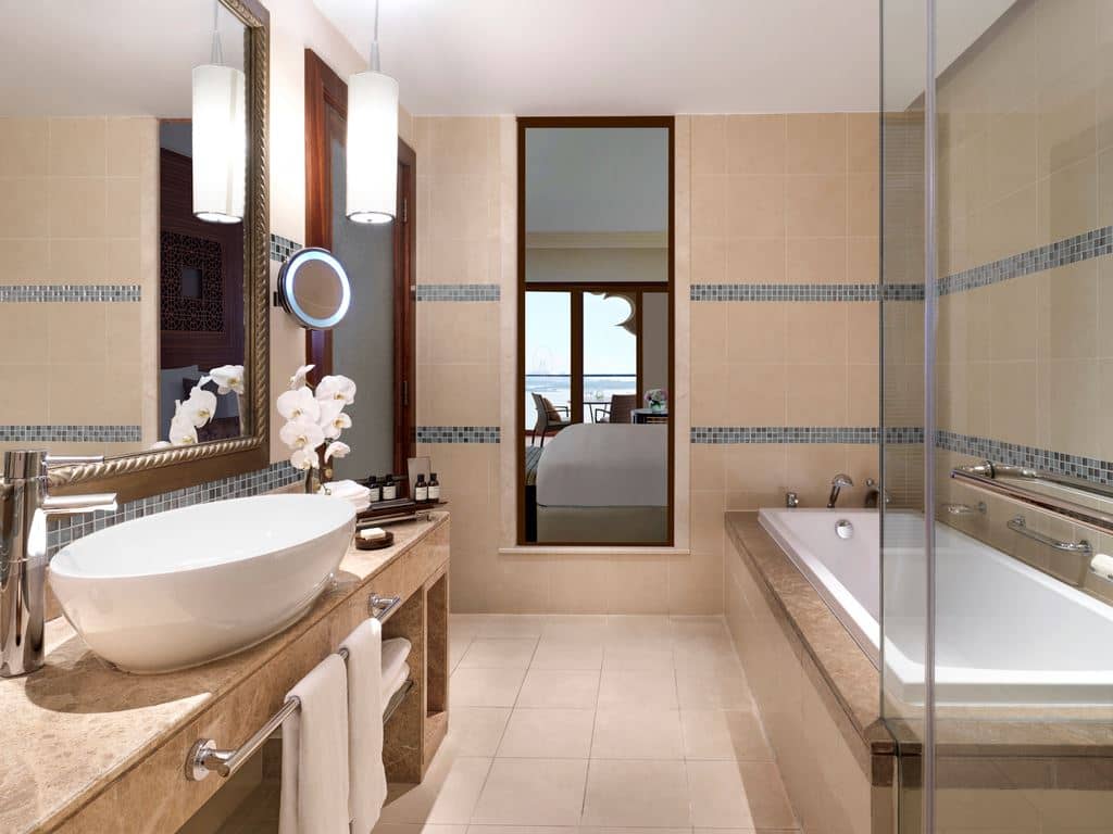 rooms-deluxe-heritage-palm-sea-view-room-queen