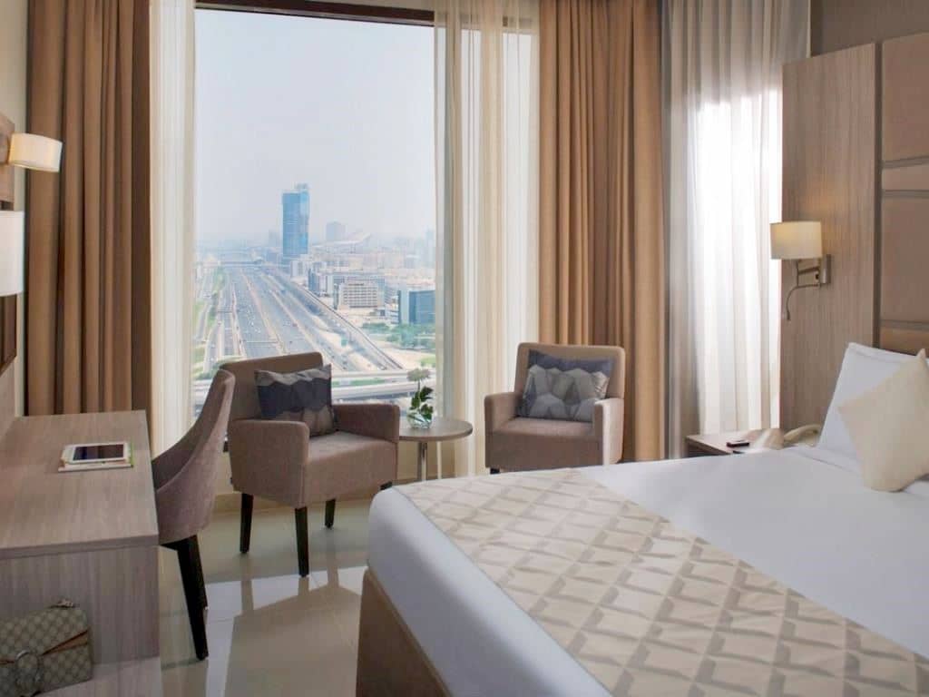 rooms-deluxe-suite