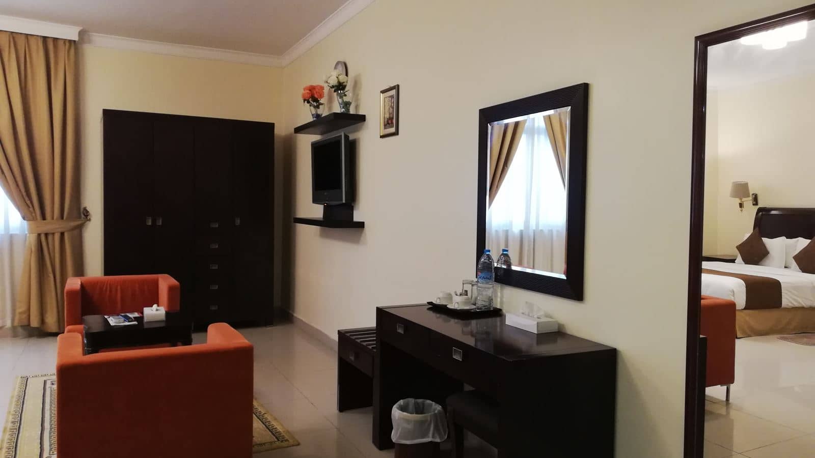 rooms-deluxe-king-studio