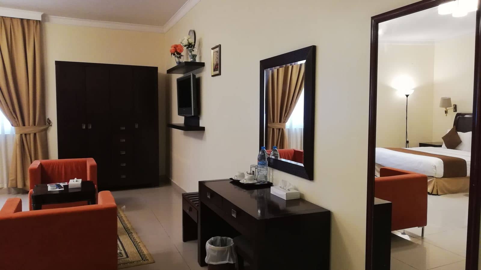 rooms-deluxe-king-studio
