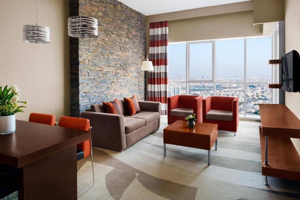 rooms-2-broom-suite