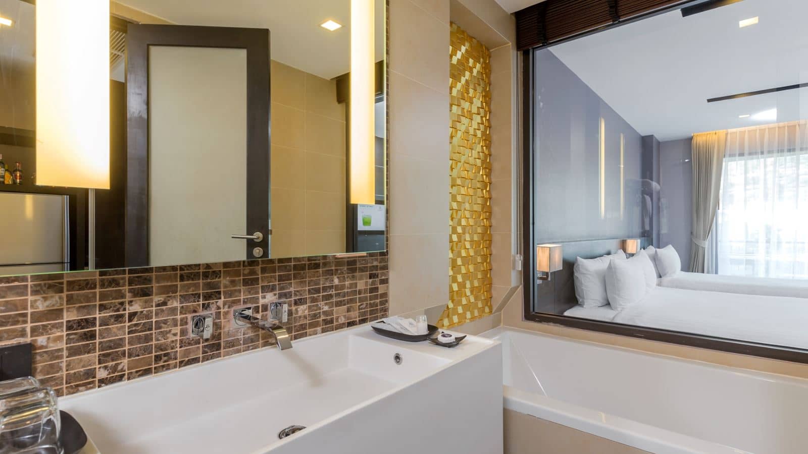 rooms-deluxe-room
