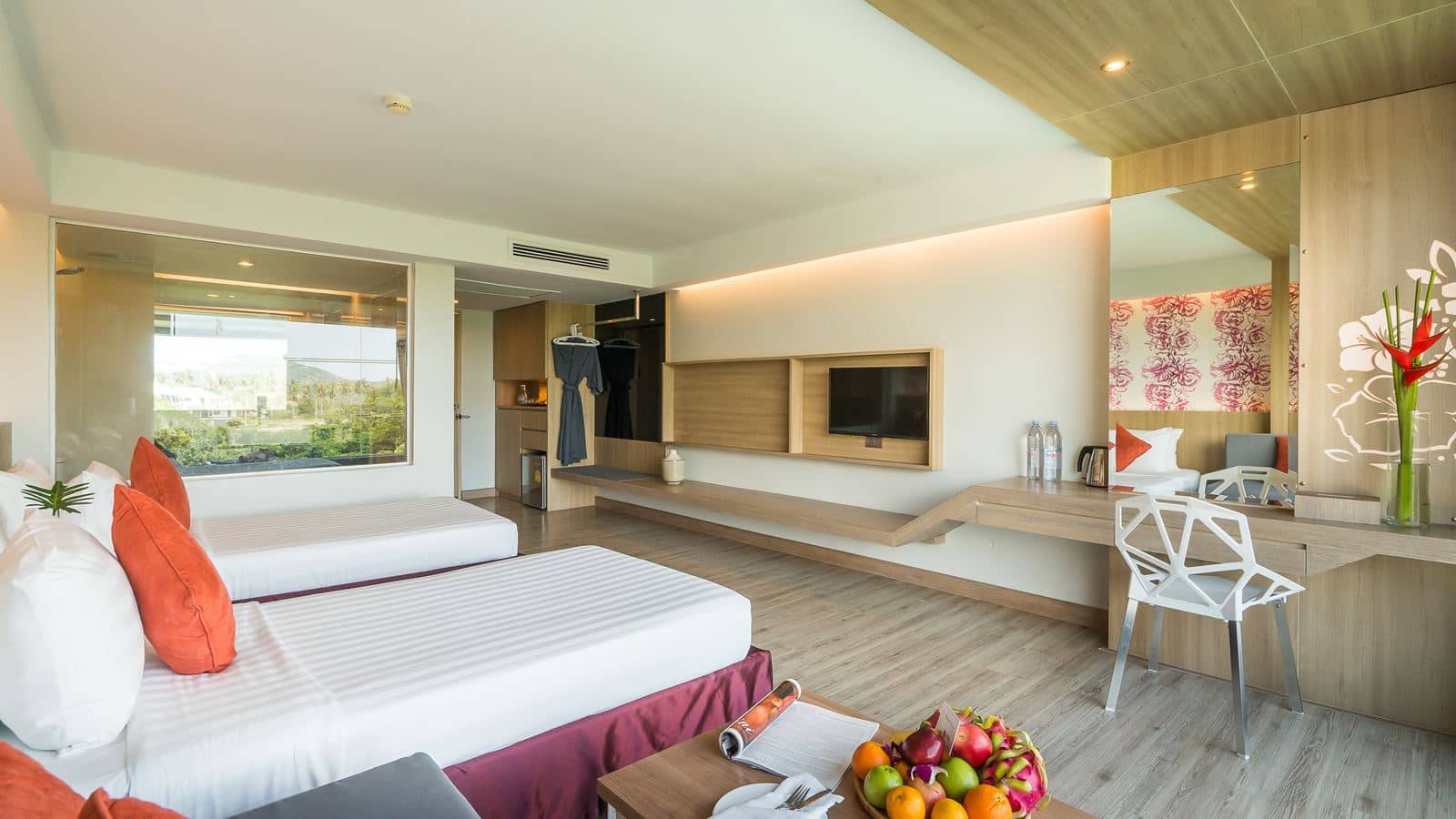 rooms-deluxe-lake-building