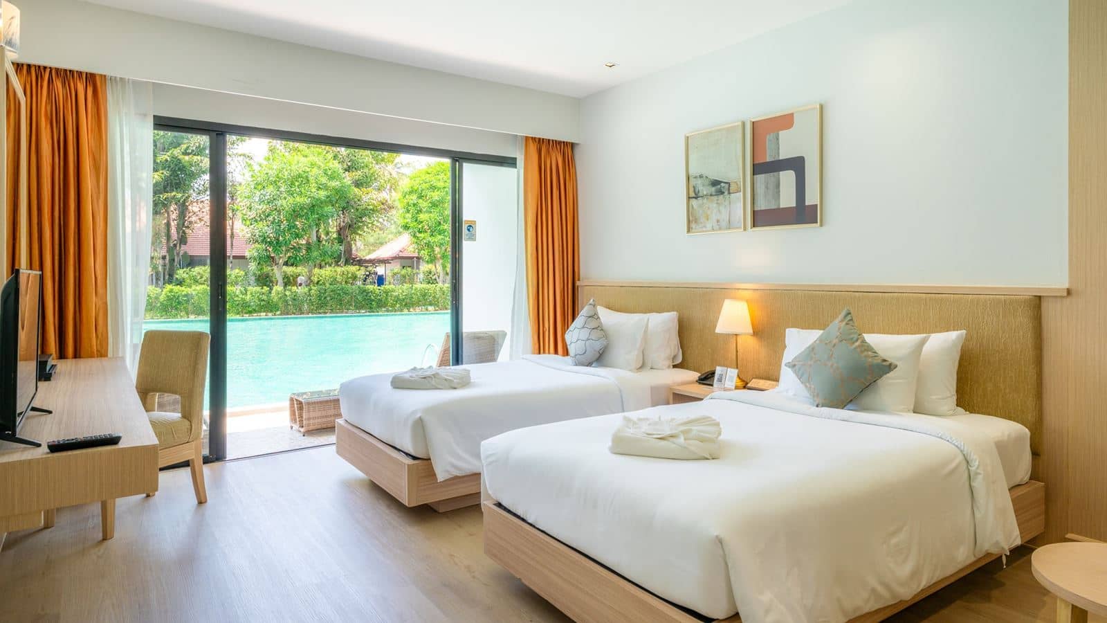 rooms-deluxe-pool-access