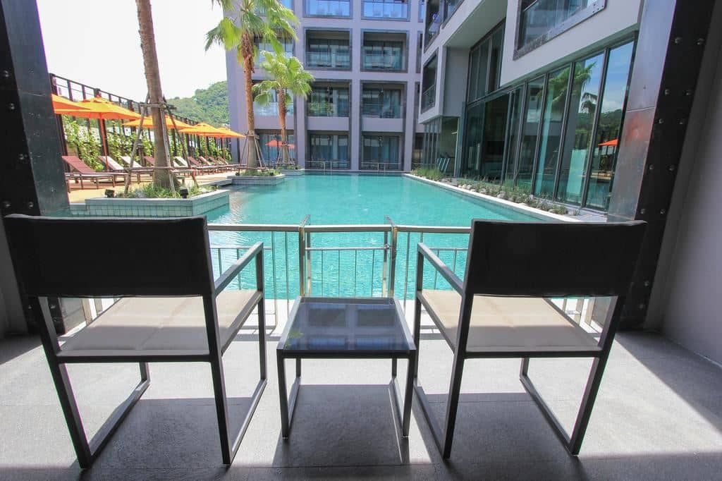 rooms-deluxe-pool-access