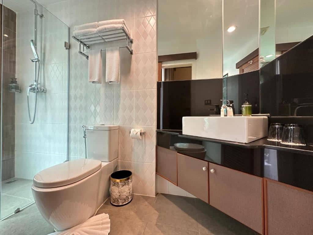 rooms-deluxe-premium-pool-access