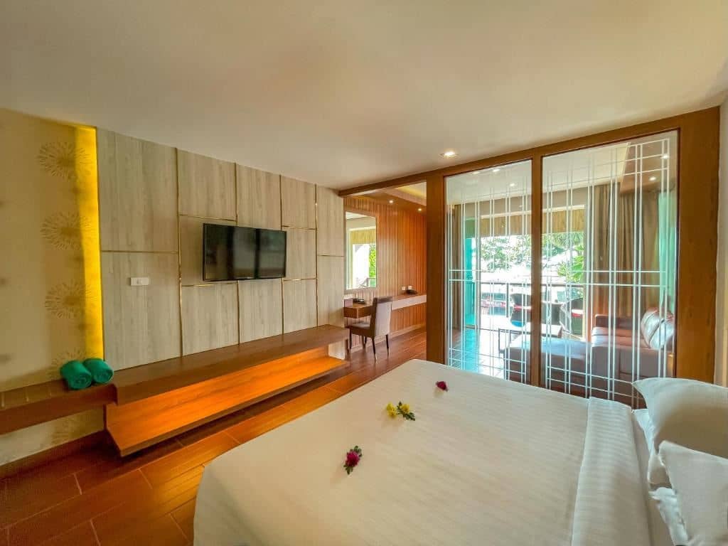 rooms-suite-room-city-view