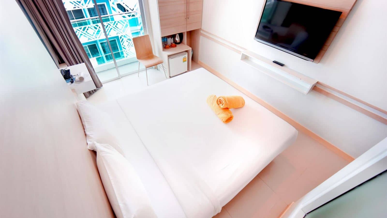 rooms-deluxe-room