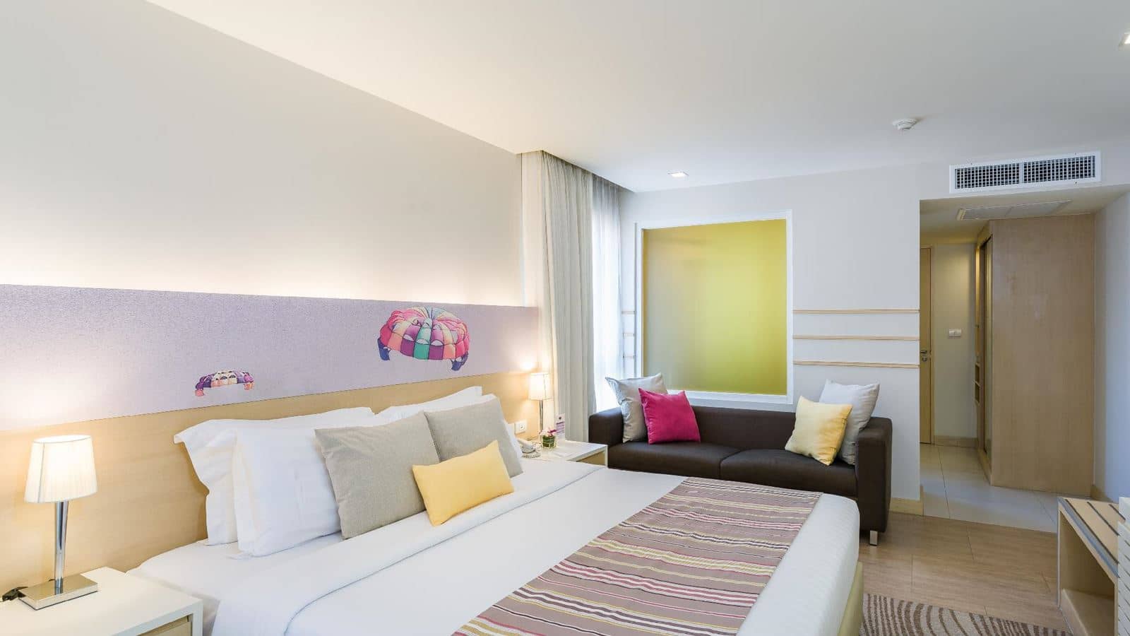 rooms-city-view-deluxe-room