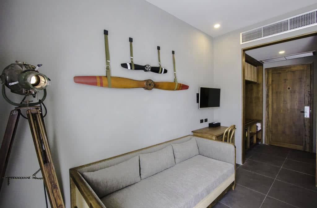 rooms-deluxe-pool-view