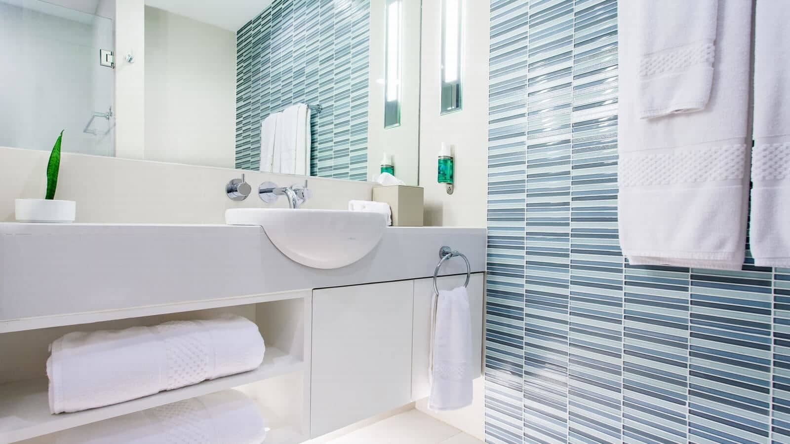 rooms-deluxe-pool