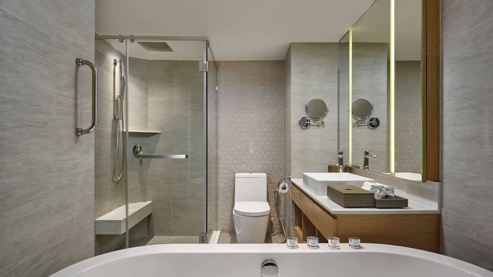 rooms-large-guest-room-pool-terrace