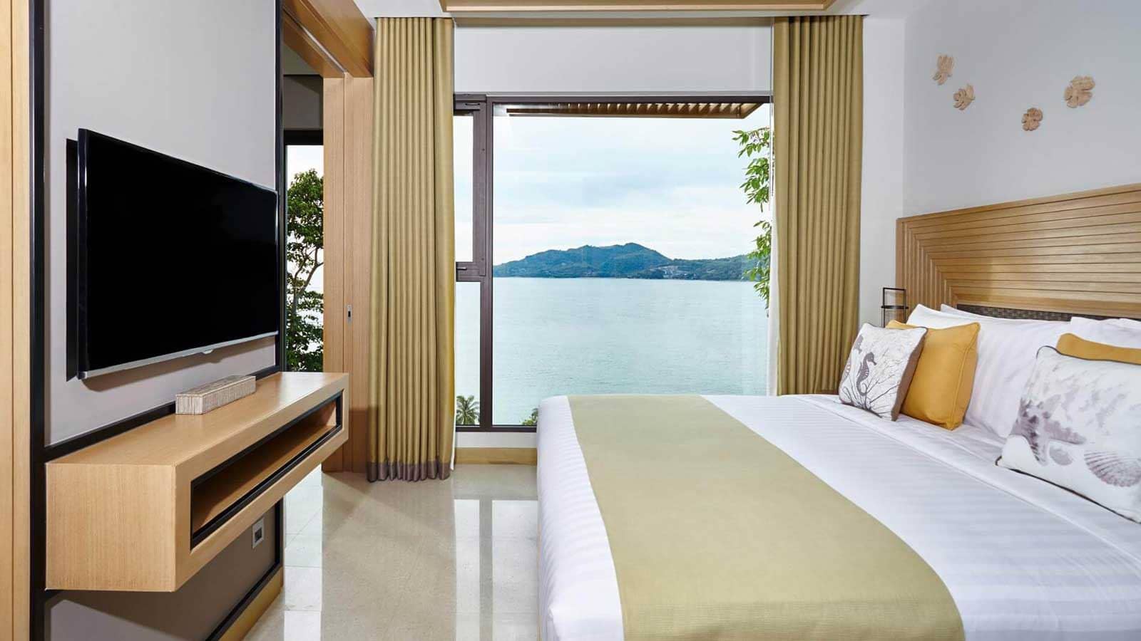 rooms-one-bedroom-suite-ocean-front-balcony