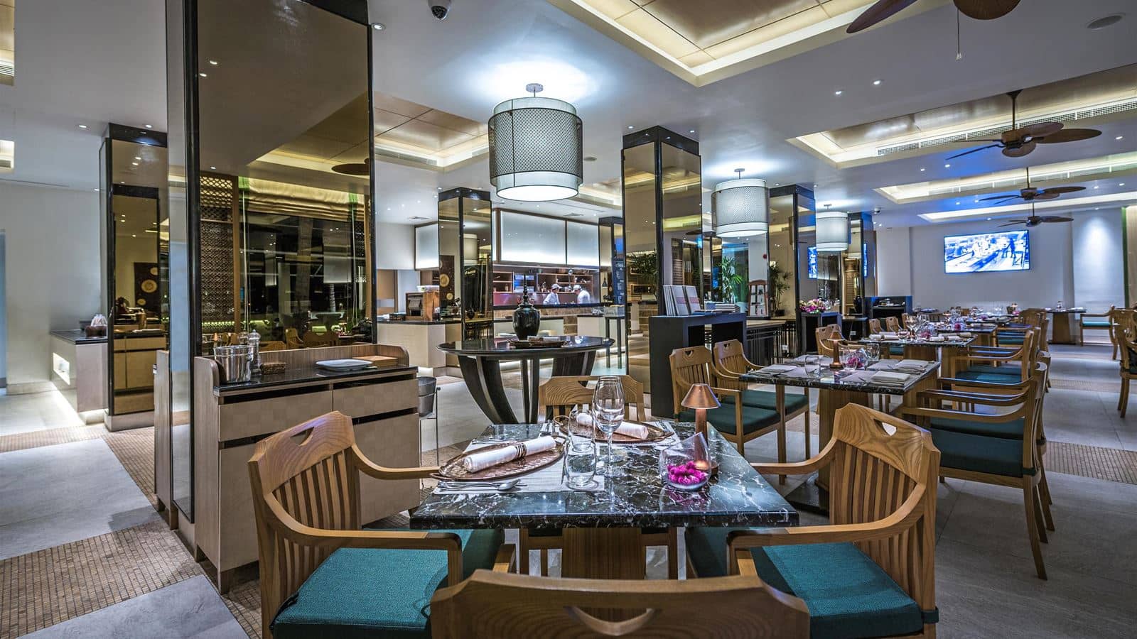 restaurants-saffron-and-watercourt