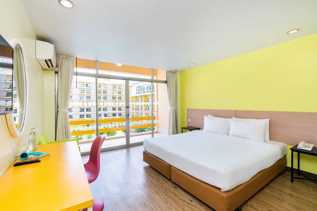 rooms-deluxe-room