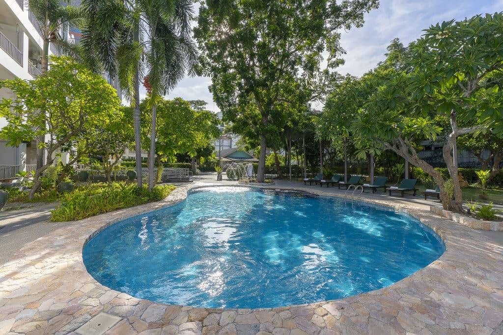 pools-outdoor-pool