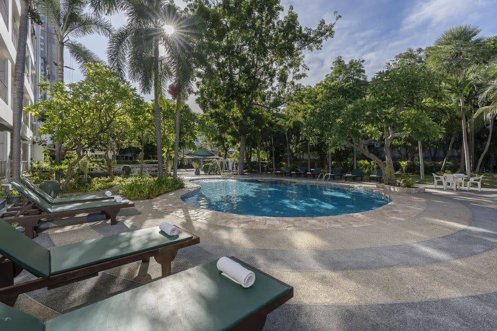 pools-outdoor-pool