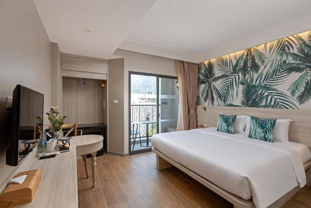 rooms-studio-pool-view