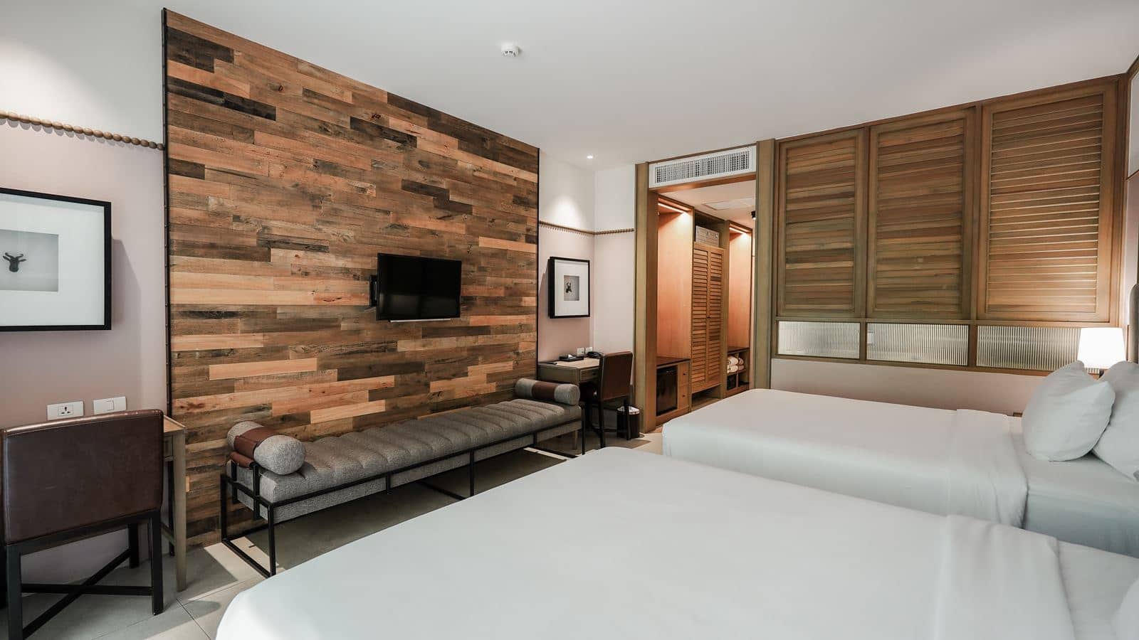 rooms-deluxe-room