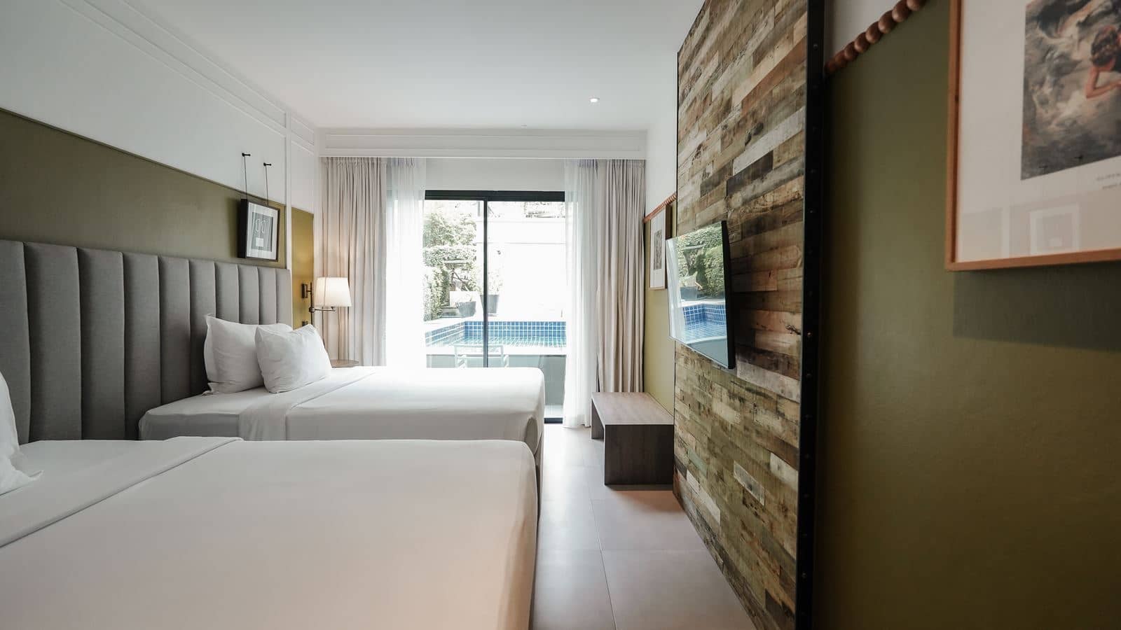 rooms-superior-pool-access