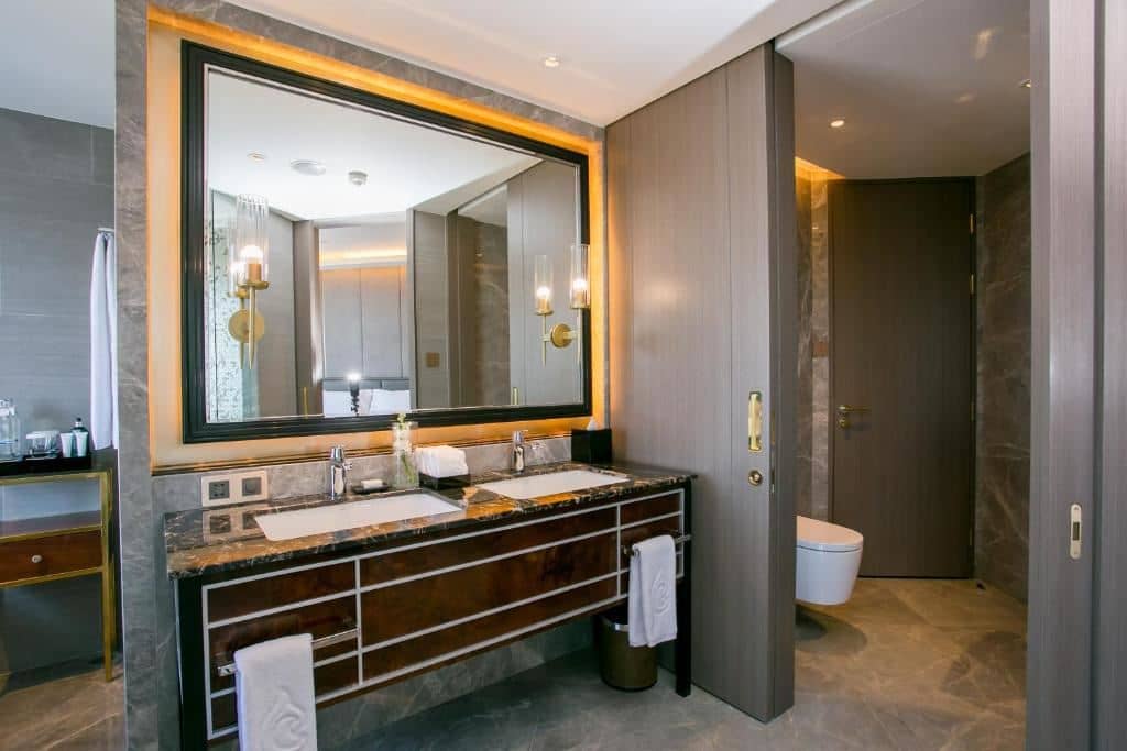 rooms-club-suite