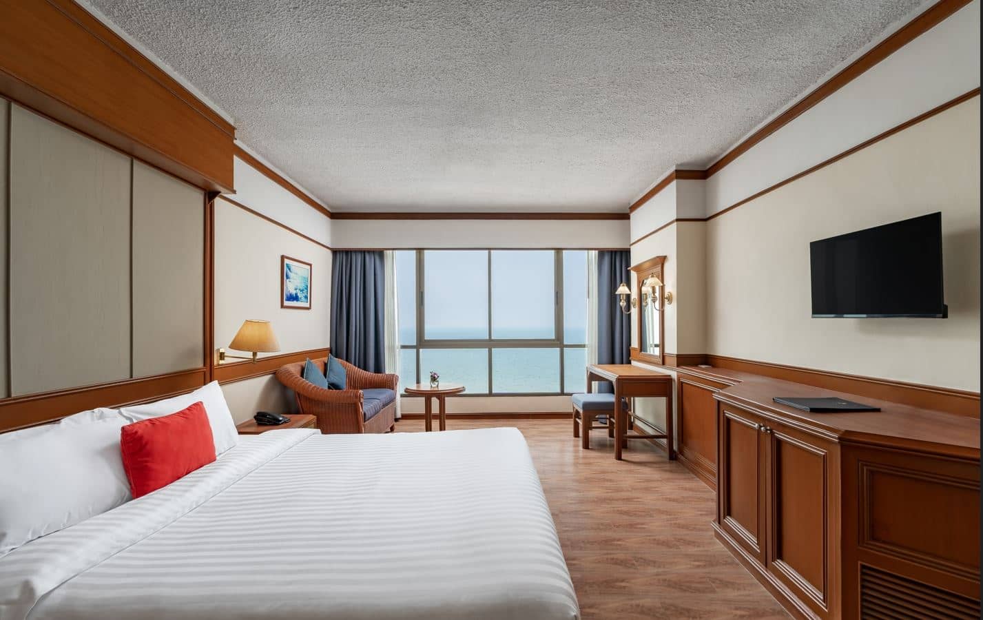 rooms-deluxe-room