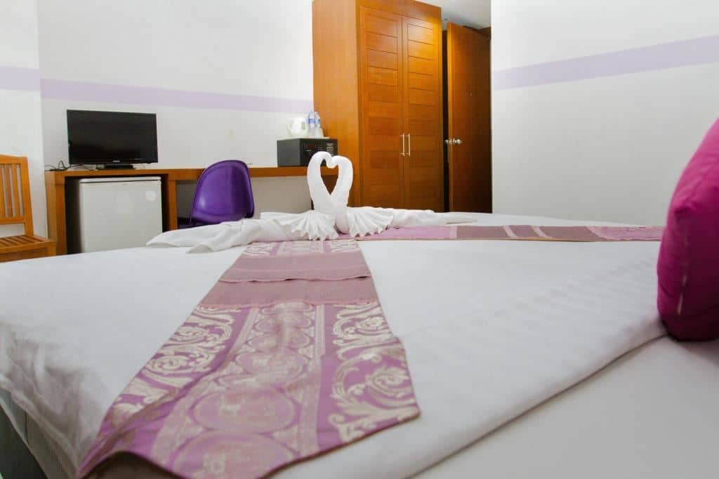 rooms-deluxe-room