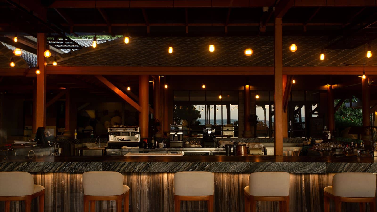 restaurants-the-breeze-restaurant