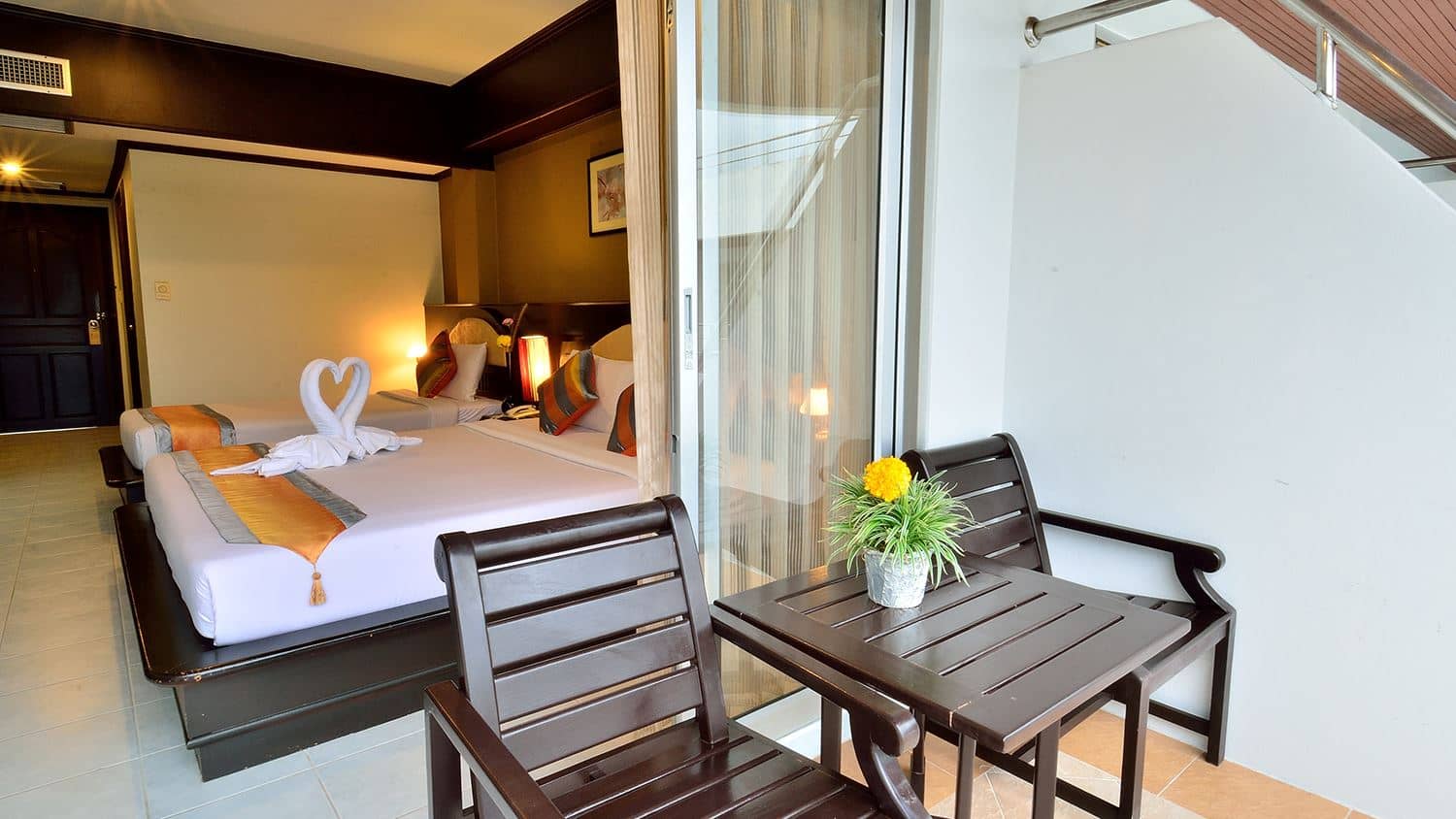 rooms-deluxe-room