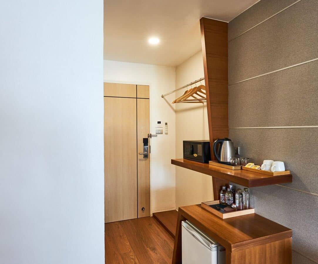 rooms-modern-superior-room