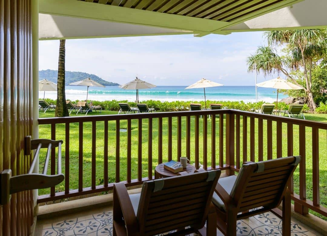 rooms-junior-suite-oceanfront-thani-wing