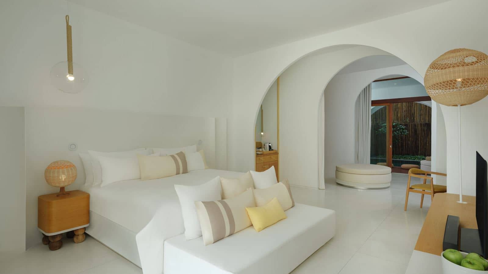 rooms-oceanfront-garden-pool-suite