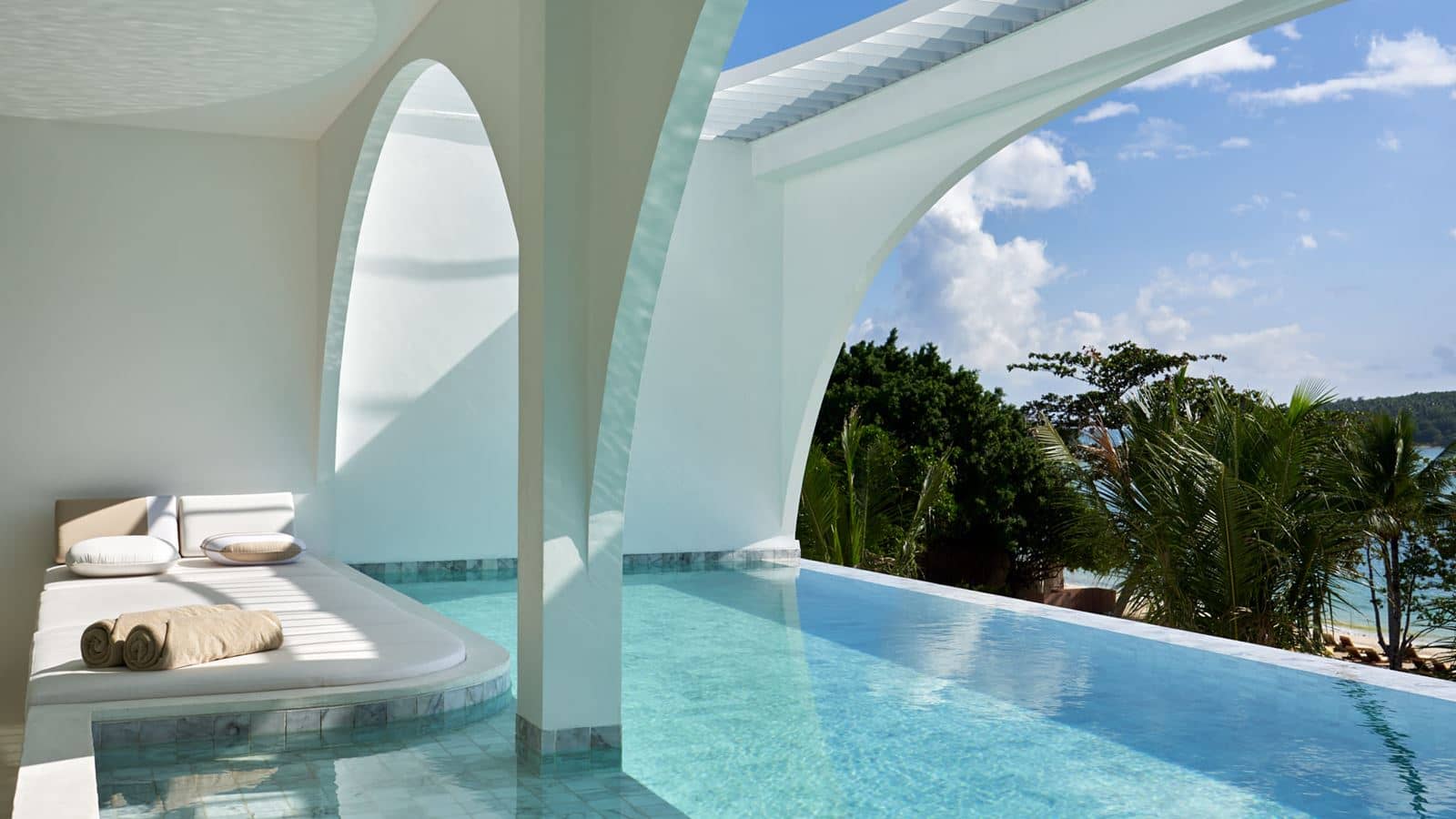 rooms-oceanfront-1bedroom-pool-suite