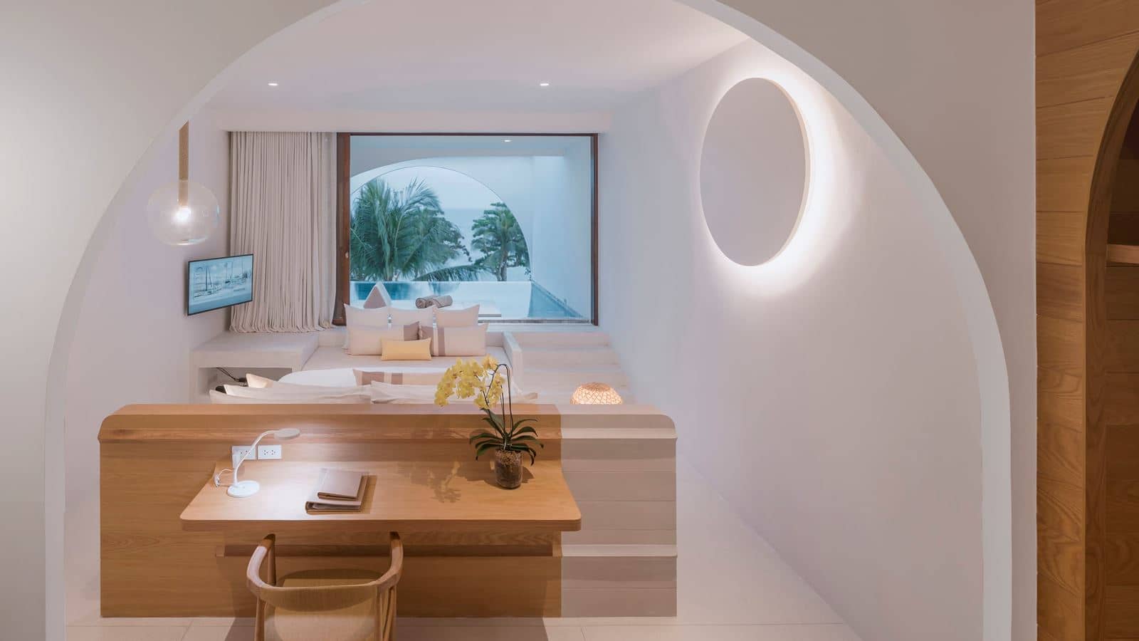 rooms-oceanfront-balcony-pool-suite