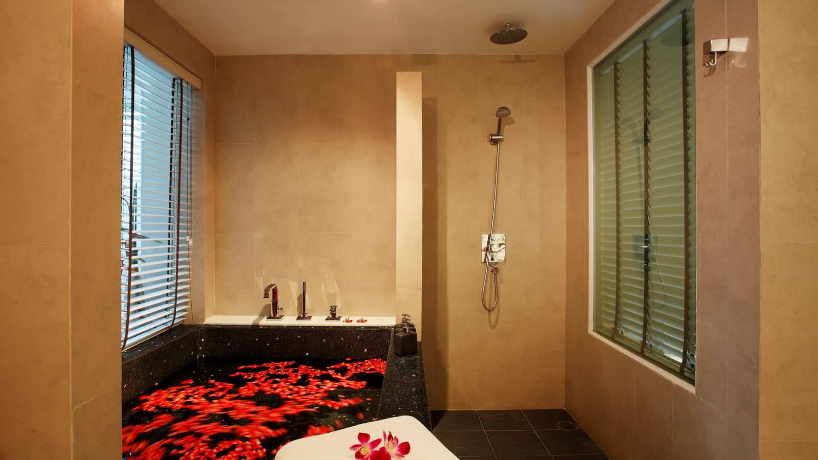 rooms-beachfront-grand-pool-villa