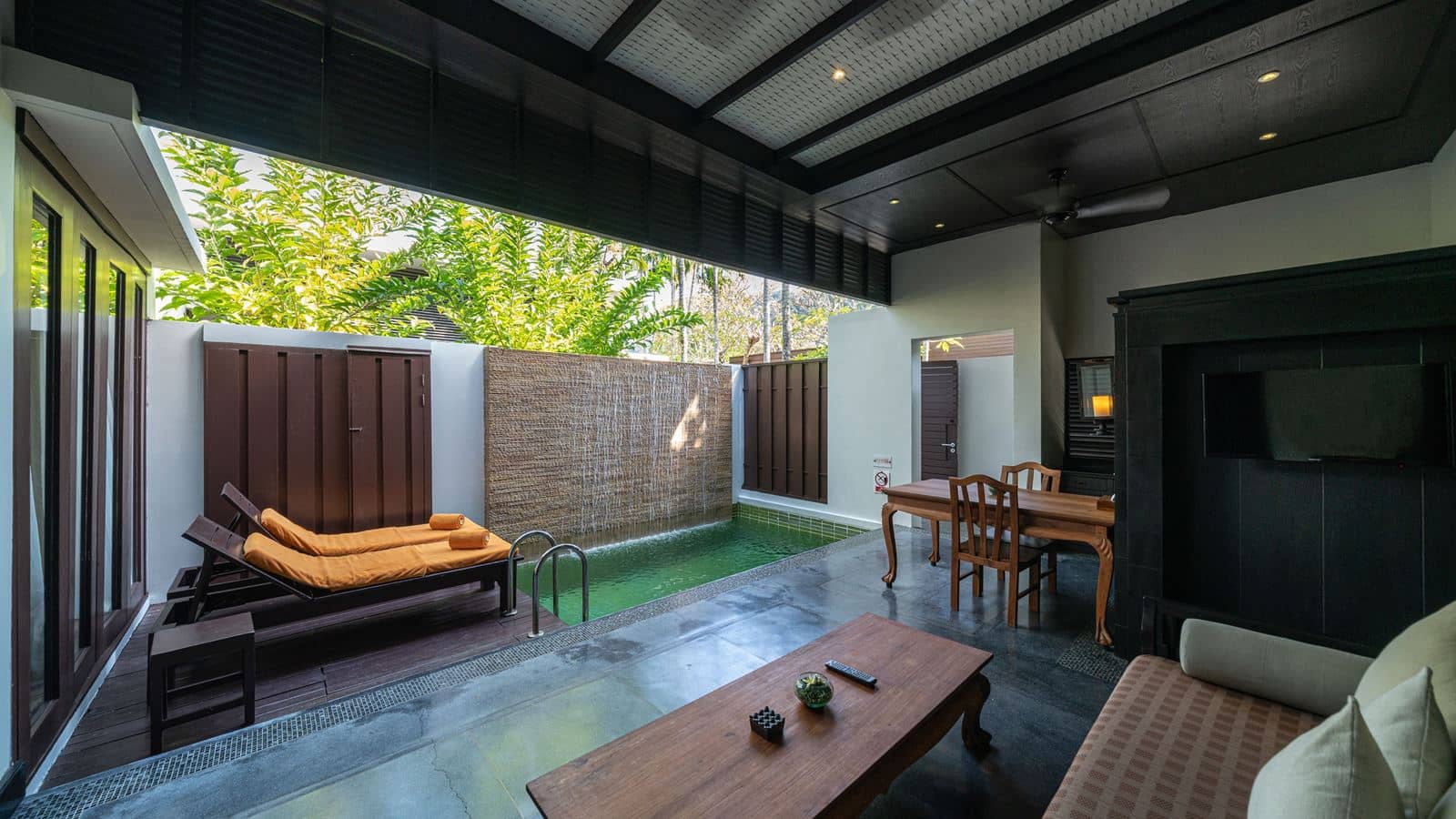 rooms-pool-villa