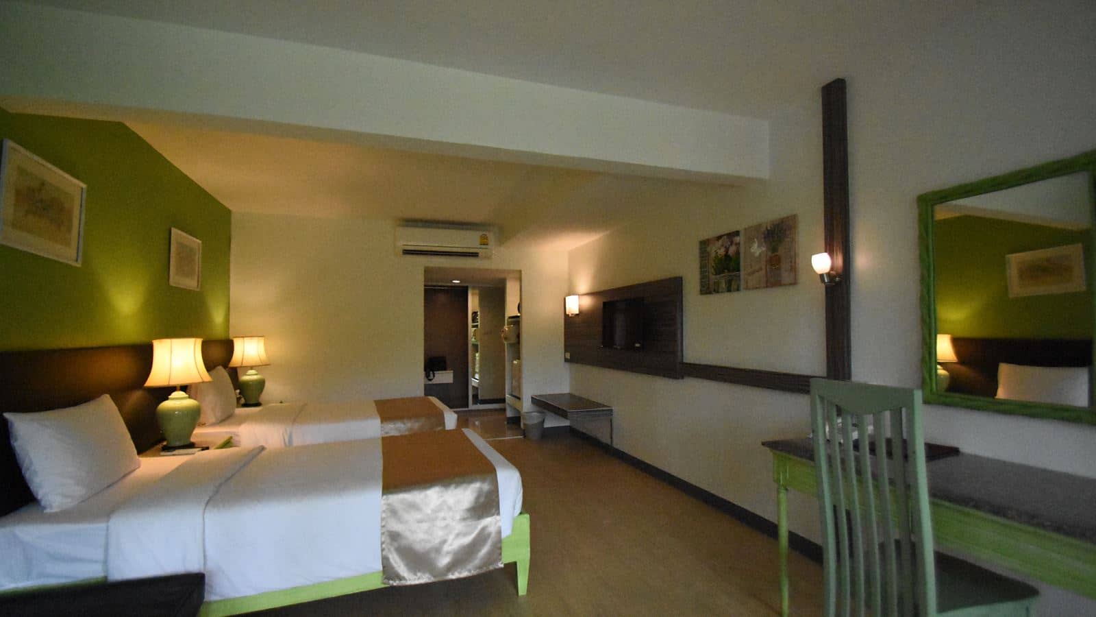 rooms-superior-room