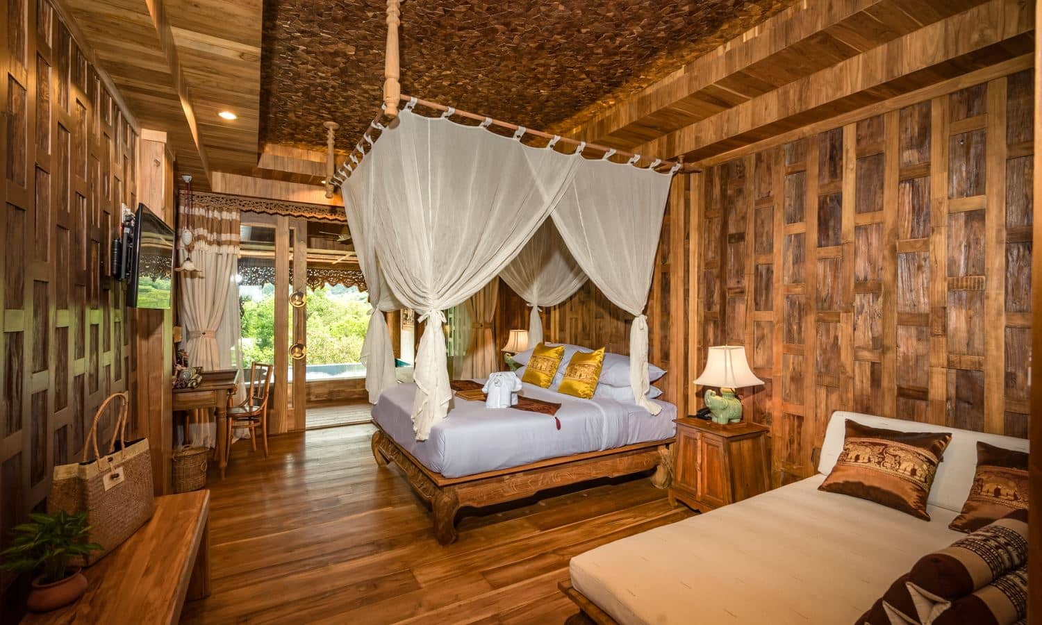 rooms-pool-suite-water-view