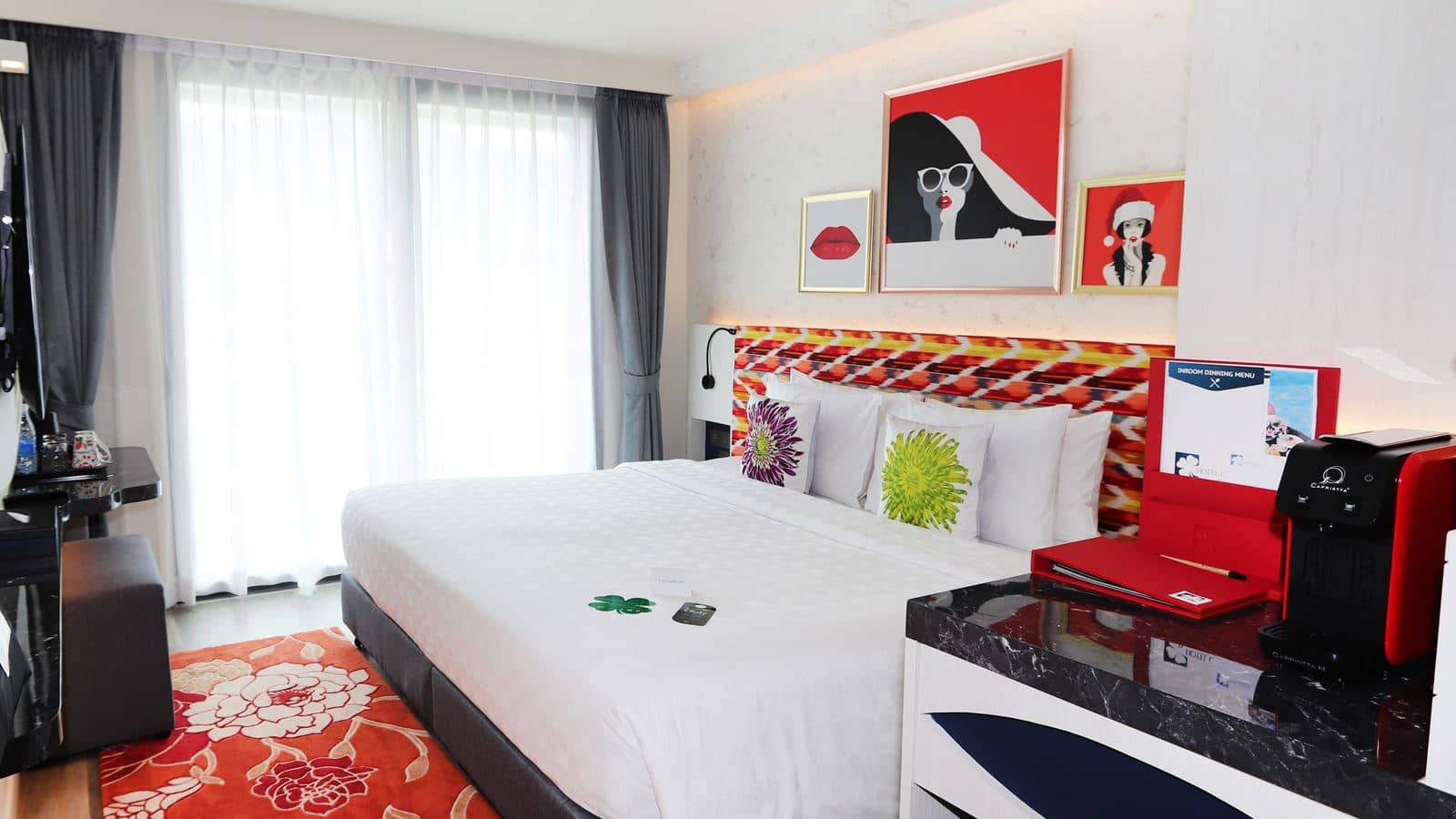 rooms-premier-balcony-ladies-premier